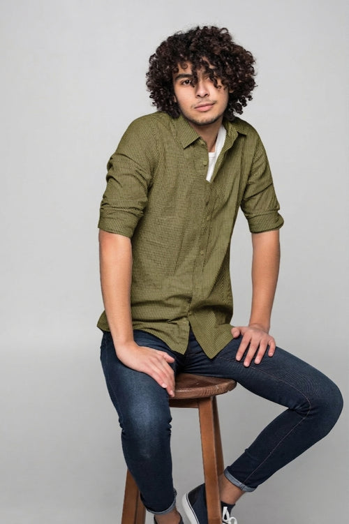 Mens Casual Shirt with striped Pattern